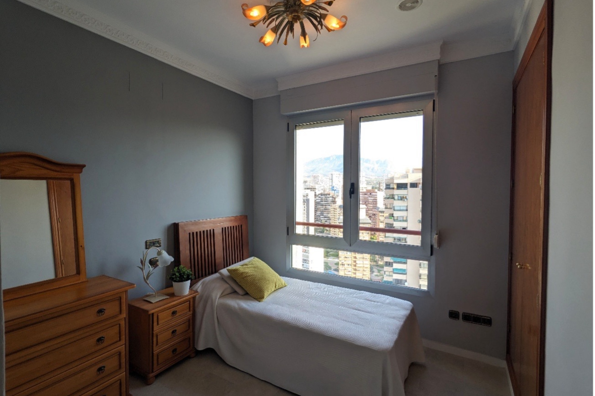 Resale - Apartment -
Benidorm