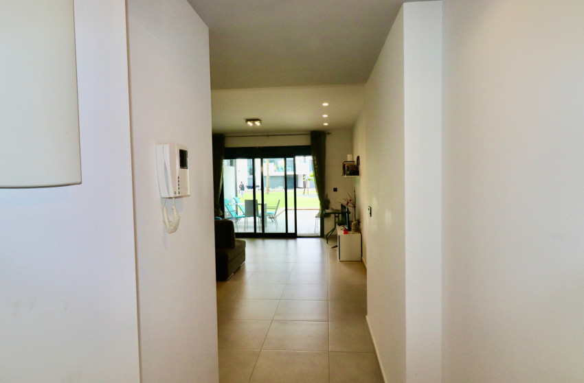 Resale - Apartment -
Guardamar del Segura - Guardamar - El Raso