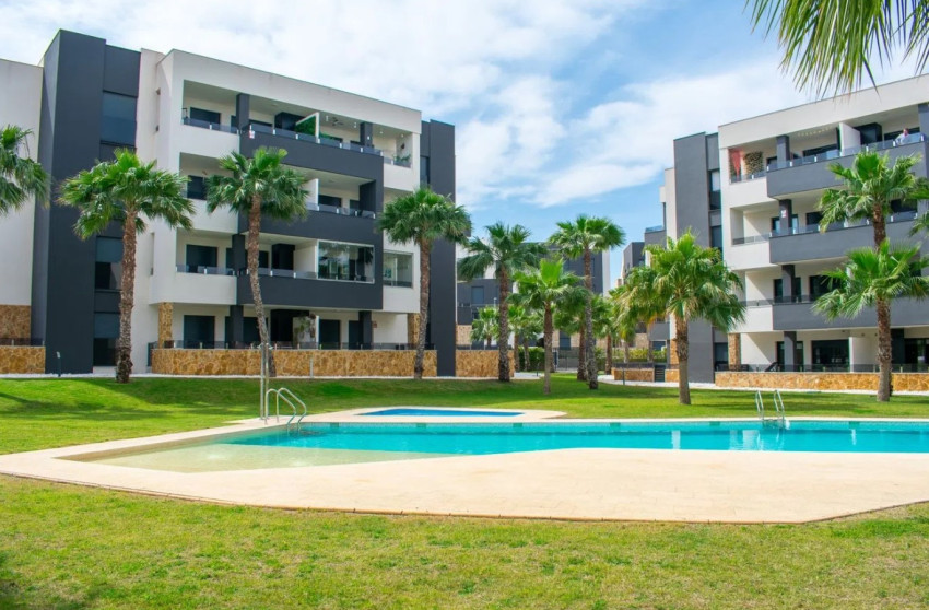 Resale - Apartment -
Los Almendros