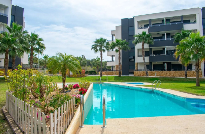 Resale - Apartment -
Los Almendros