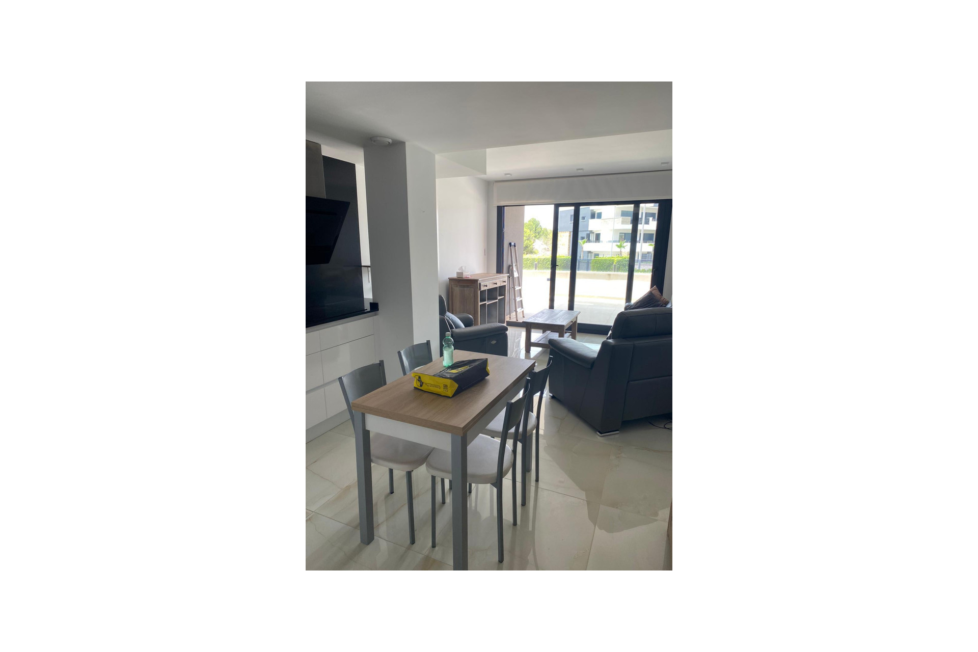 Resale - Apartment -
Los Almendros