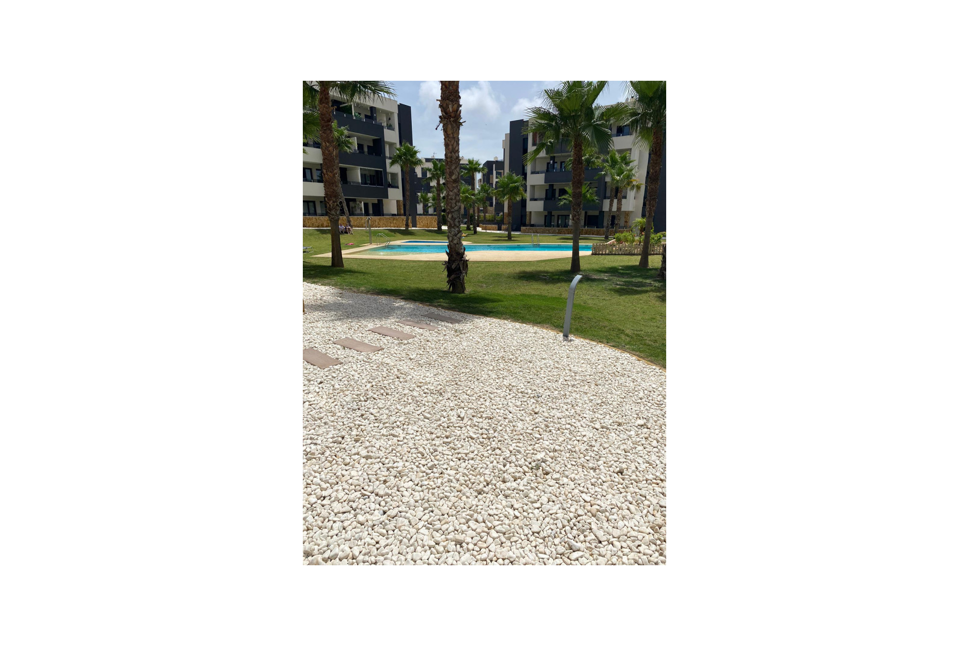 Resale - Apartment -
Los Almendros