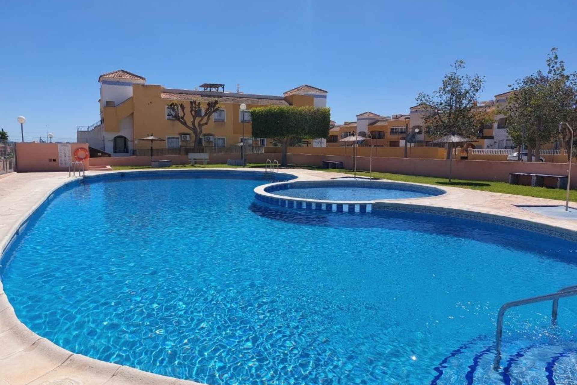 Resale - Apartment -
Los Montesinos - La Herrada