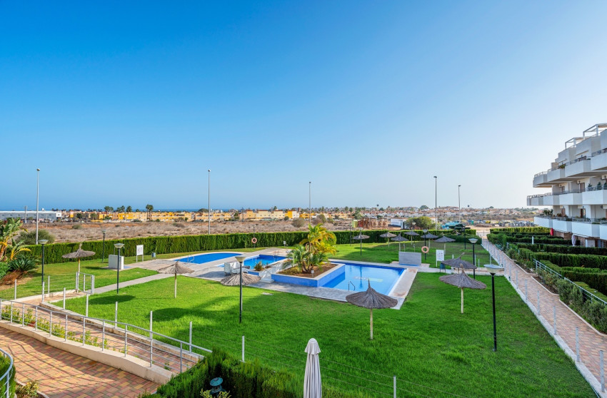 Resale - Apartment -
Orihuela Costa - Campoamor