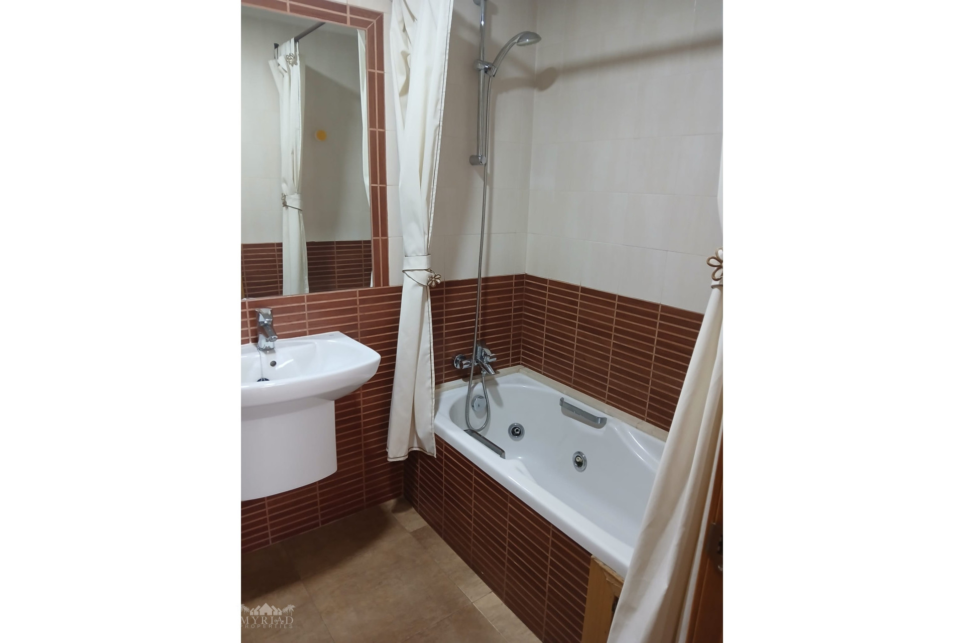 Resale - Apartment -
Pinoso - Pinoso Alicante