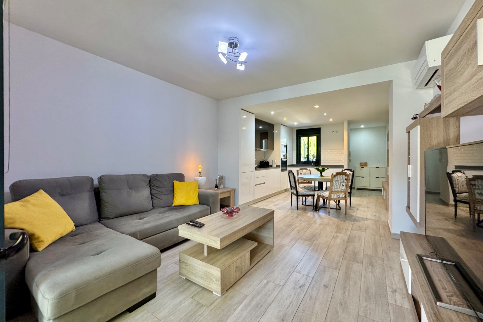 Resale - Apartment -
San Miguel de Salinas - Inland