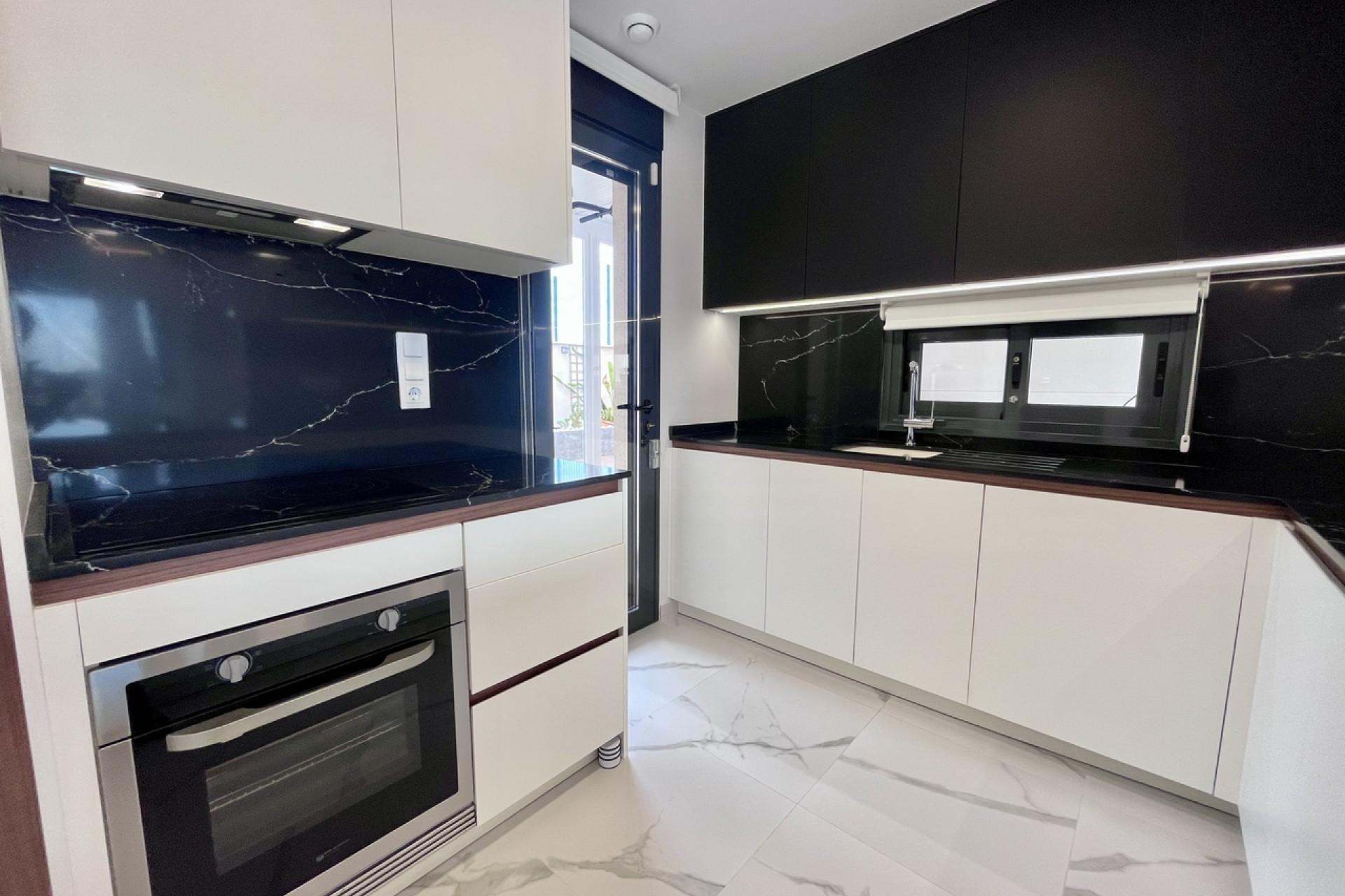 Resale - Apartment -
San Miguel de Salinas