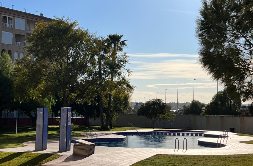 Resale - Apartment -
Torrevieja - Centro