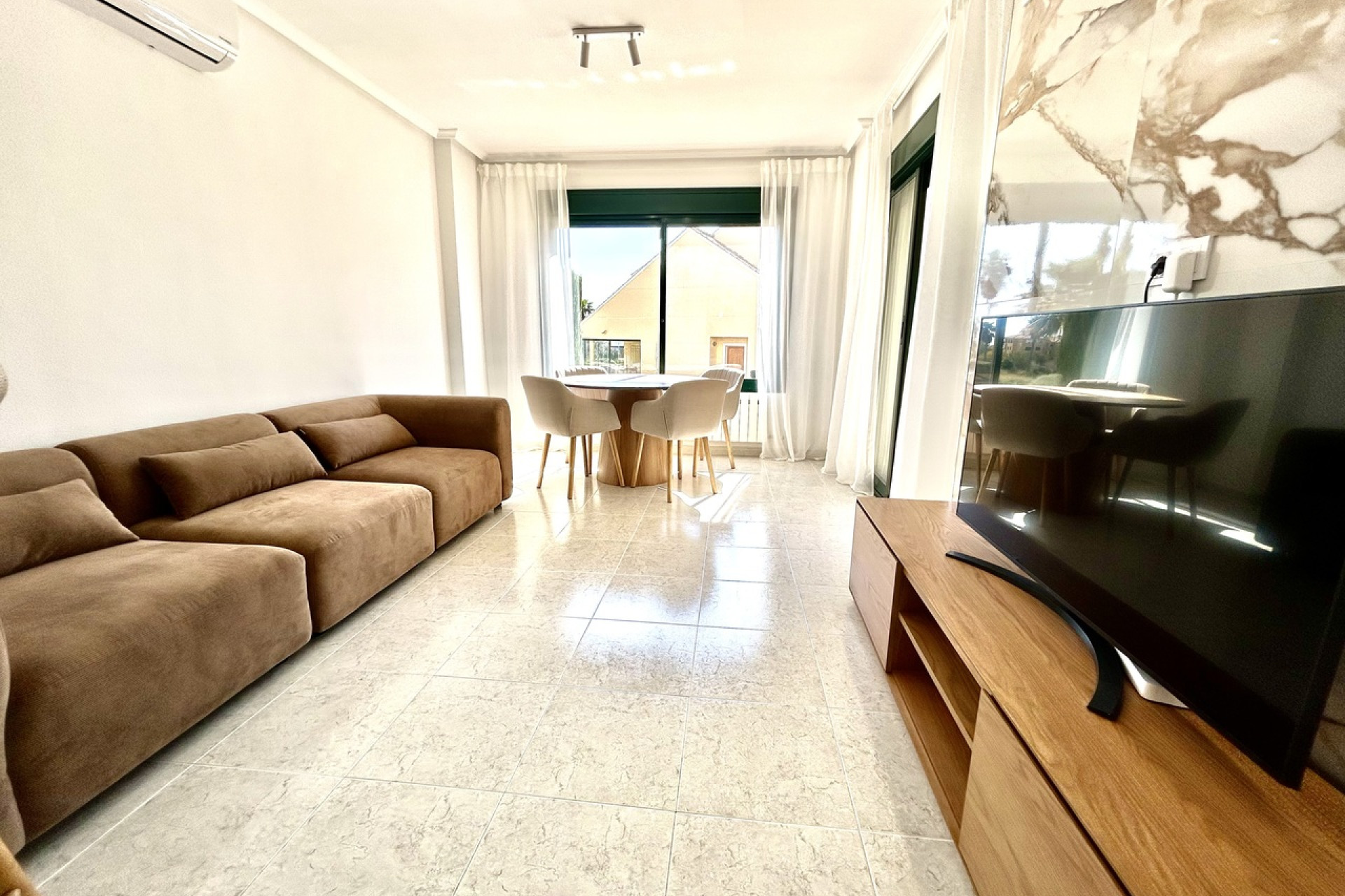 Resale - Apartment -
Villamartín