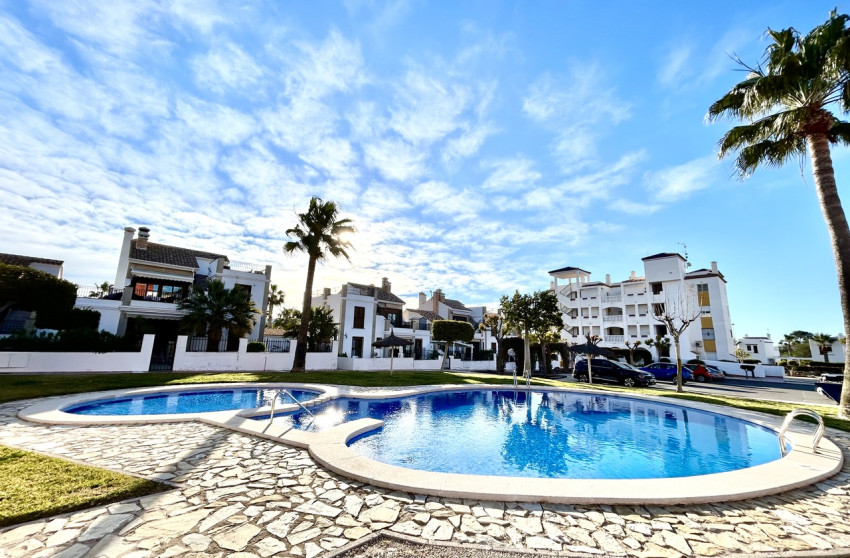Resale - Apartment -
Villamartín