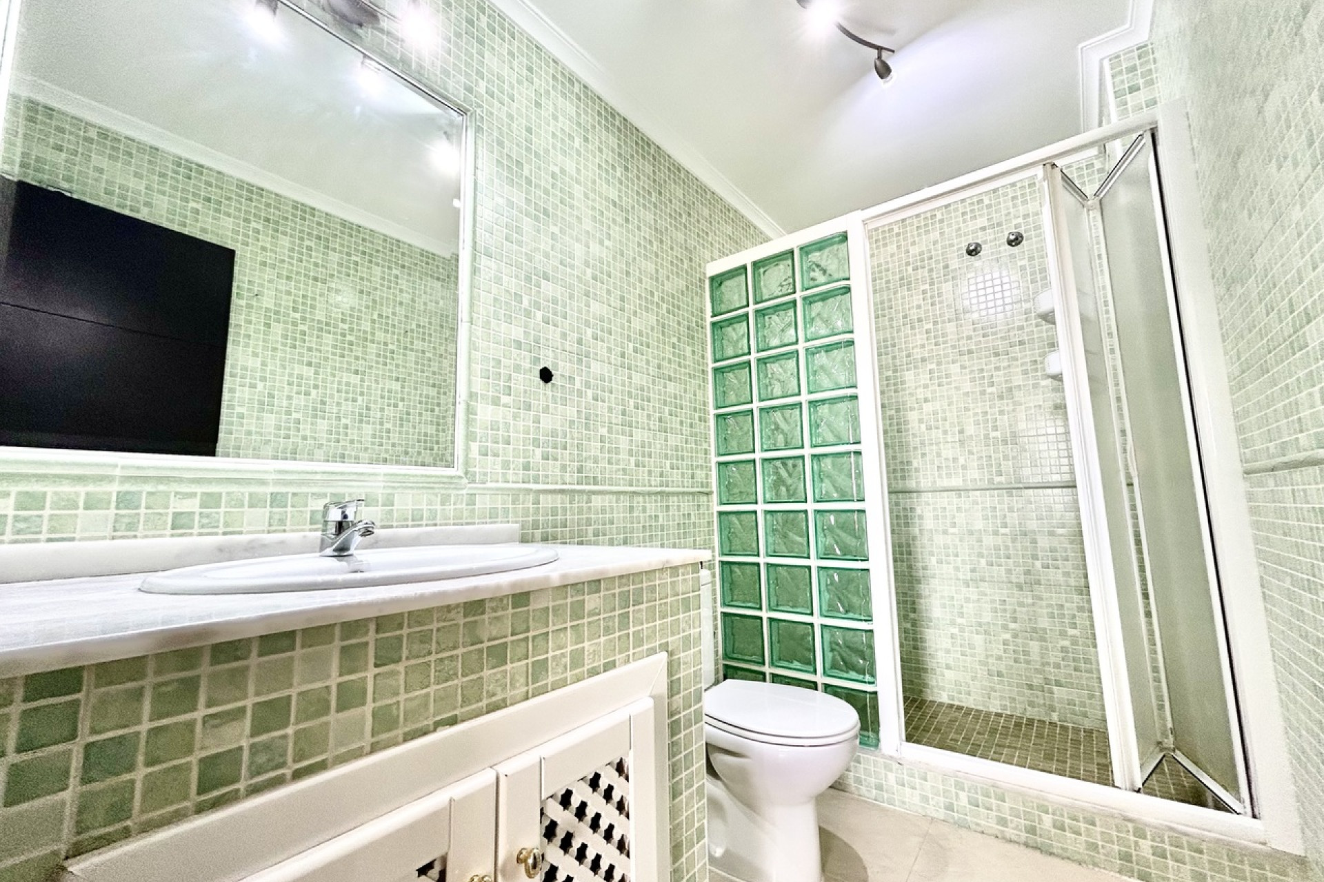 Resale - Apartment -
Villamartín