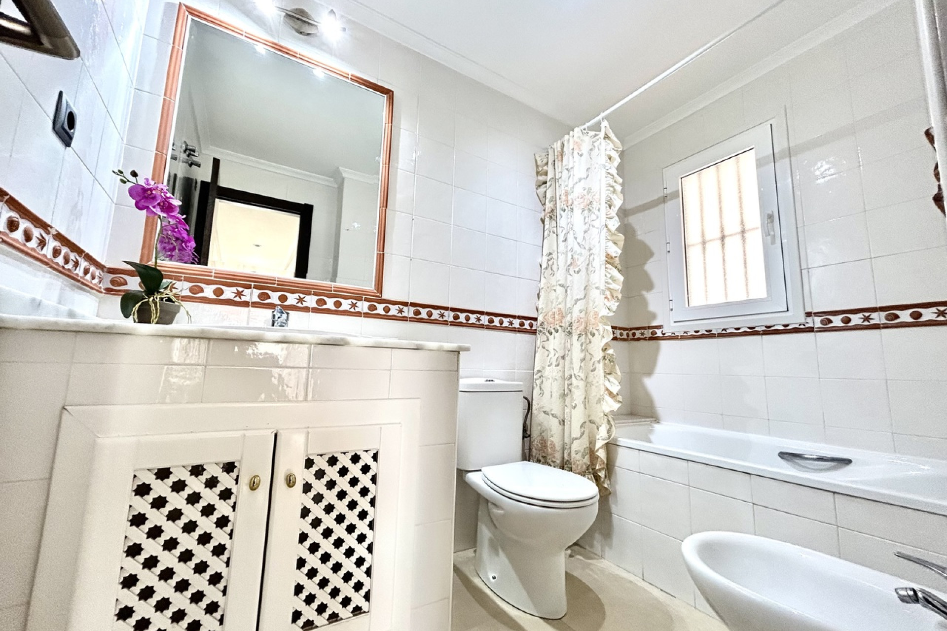 Resale - Apartment -
Villamartín