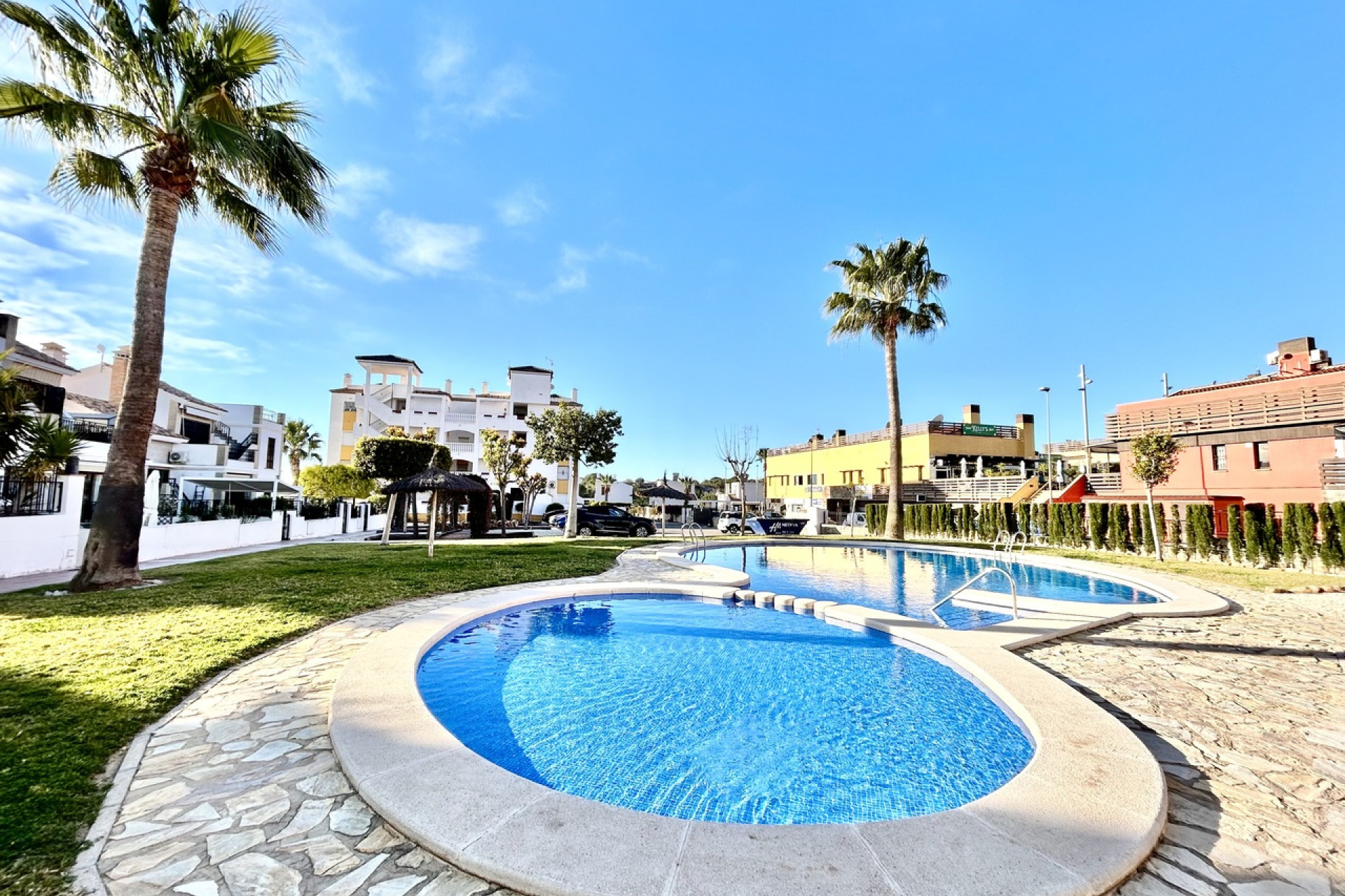 Resale - Apartment -
Villamartín