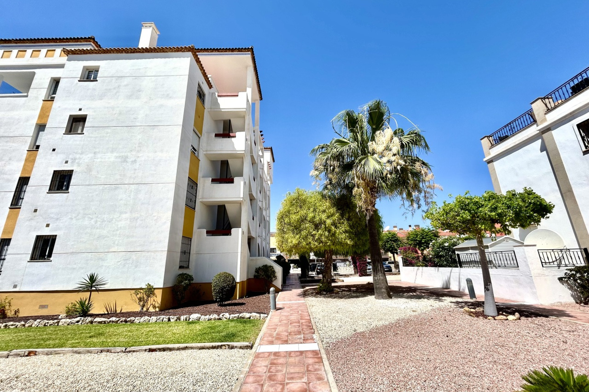 Resale - Apartment -
Villamartín
