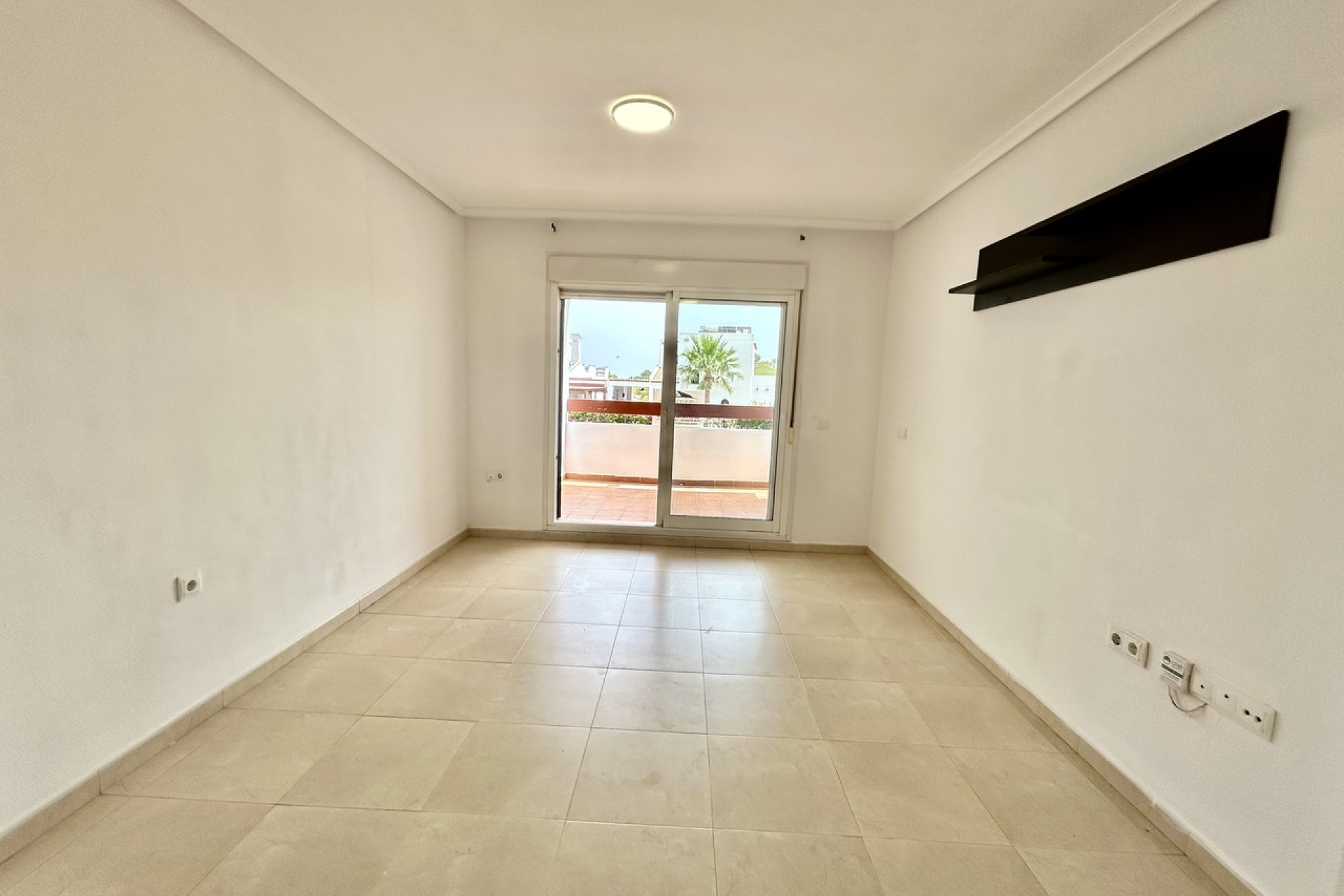 Resale - Apartment -
Villamartín
