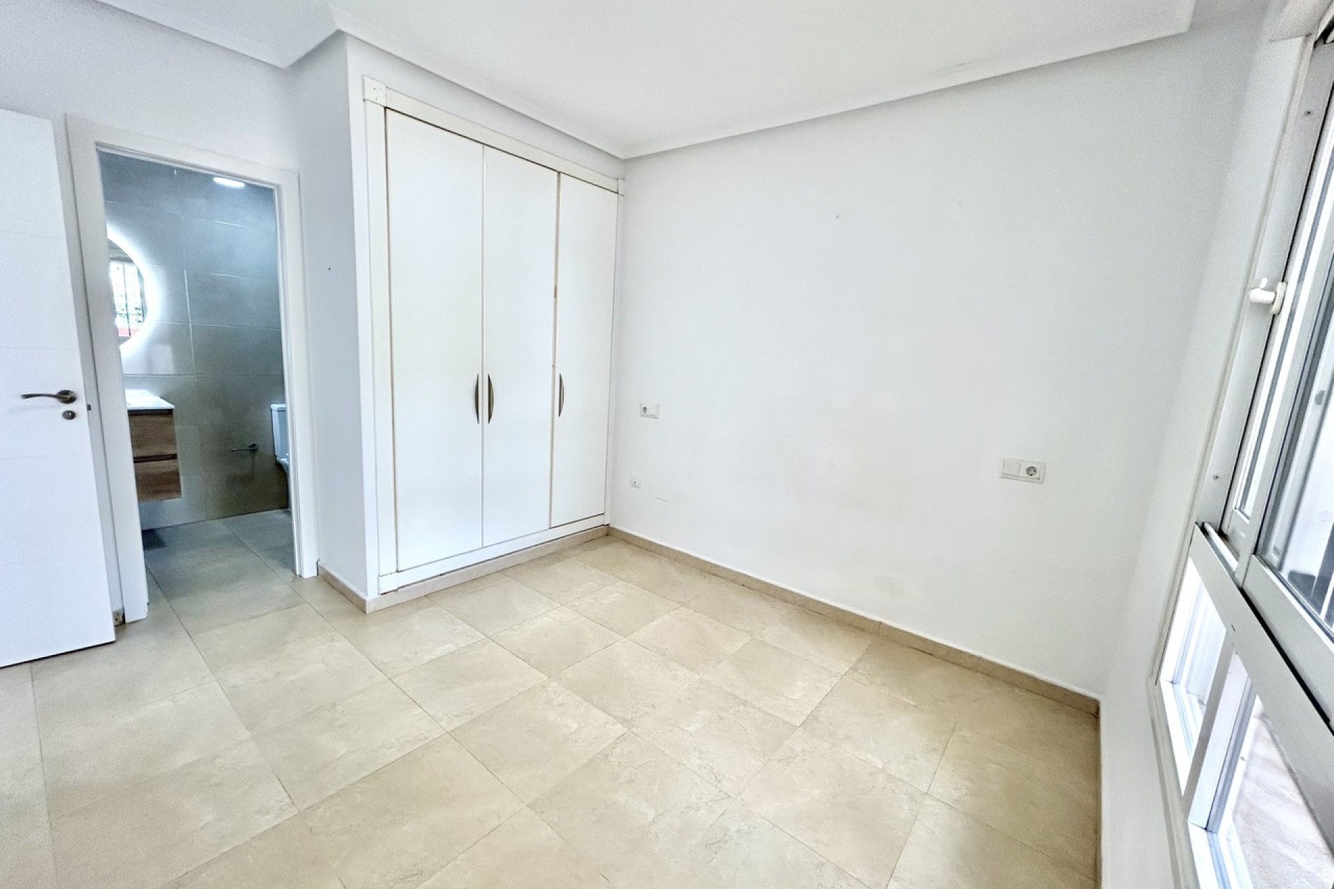 Resale - Apartment -
Villamartín