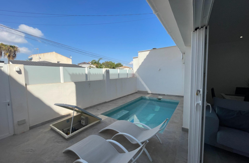 Resale - Bungalow -
Orihuela Costa - La Regia