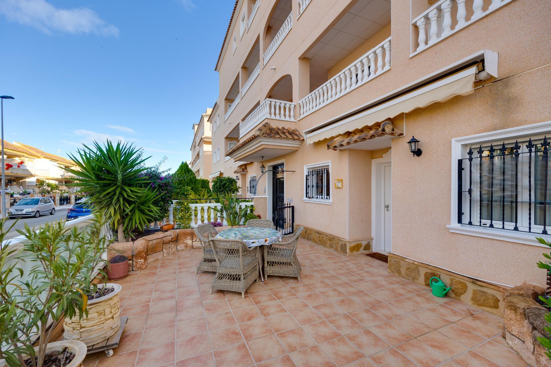 Resale - Bungalow -
Orihuela Costa - Los Dolses