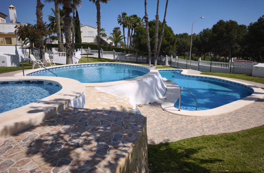 Resale - Bungalow -
Orihuela Costa - Villamartin