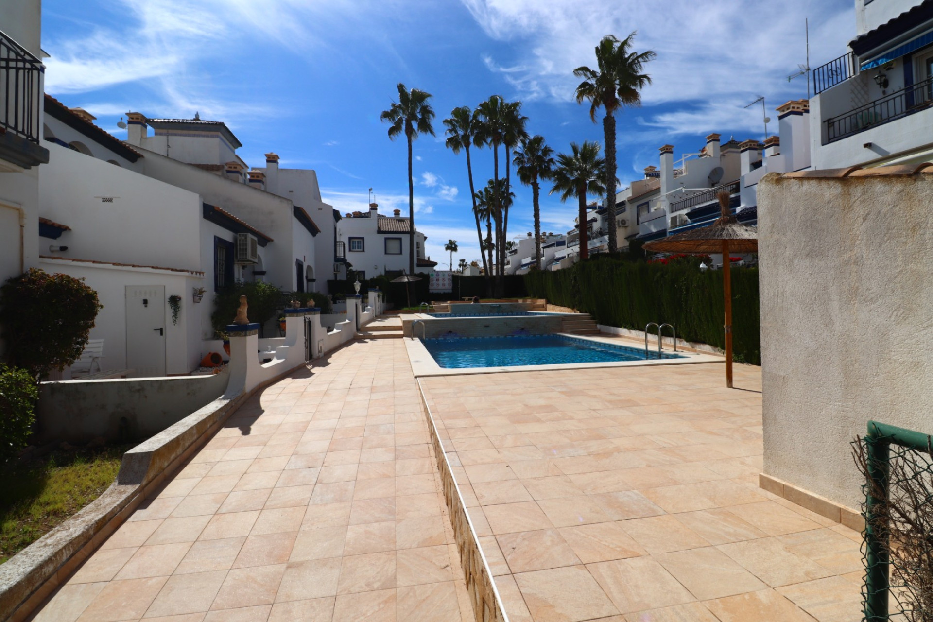 Resale - Bungalow -
Orihuela Costa - Villamartin