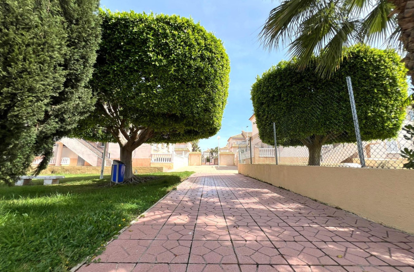 Resale - Bungalow -
Torrevieja - Aguas Nuevas
