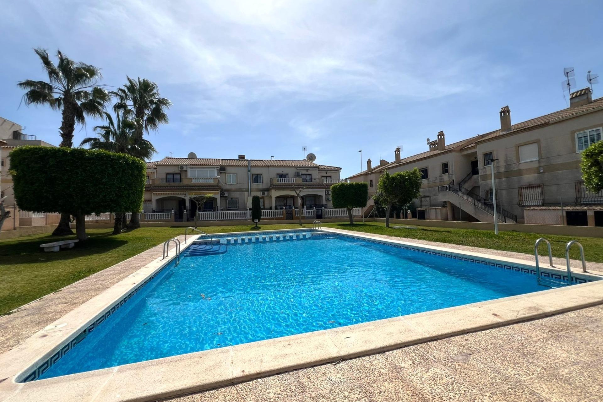 Resale - Bungalow -
Torrevieja - Aguas Nuevas