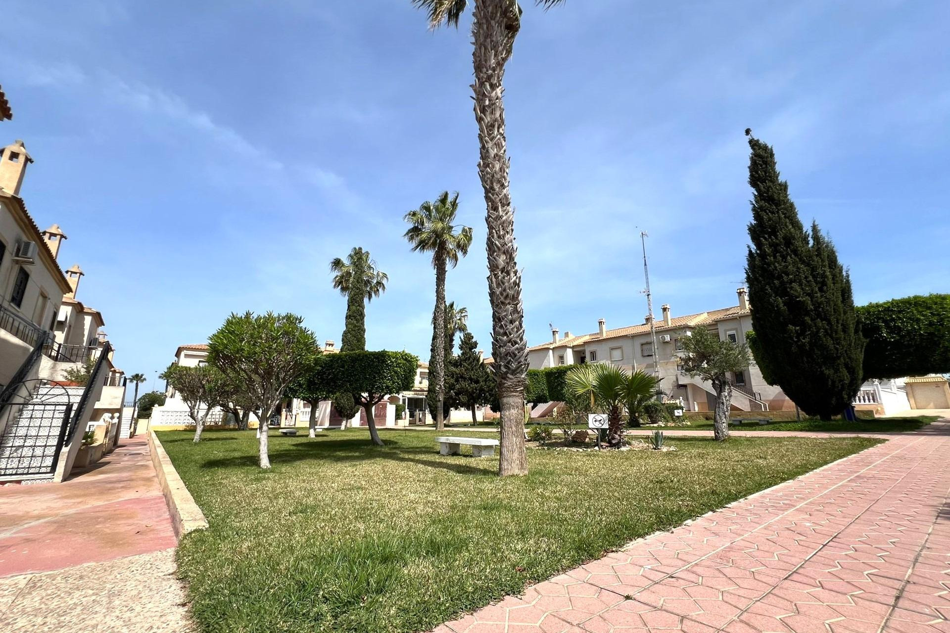 Resale - Bungalow -
Torrevieja - Aguas Nuevas