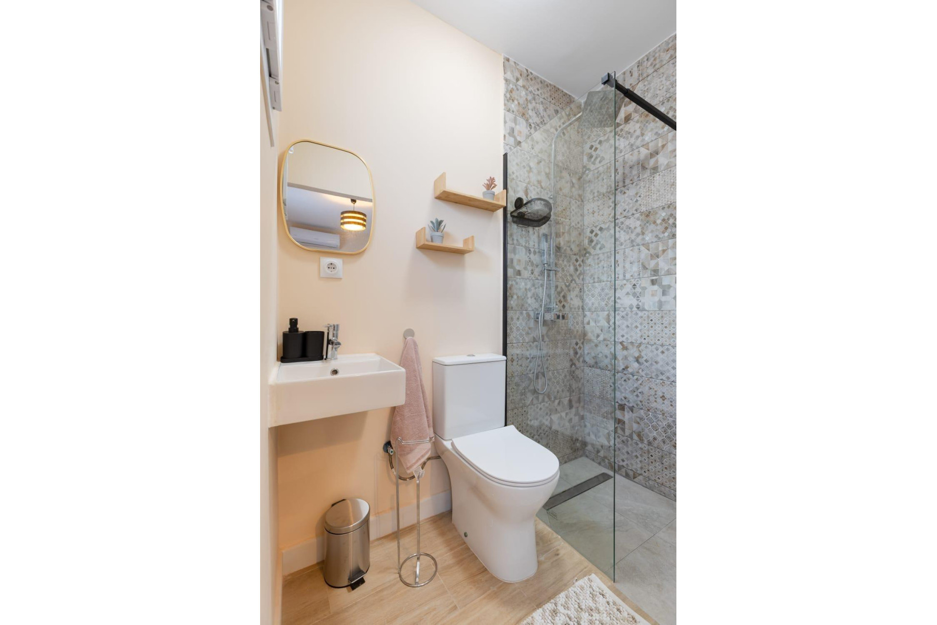 Resale - Bungalow -
Torrevieja - Centro - Muelle Pesquero