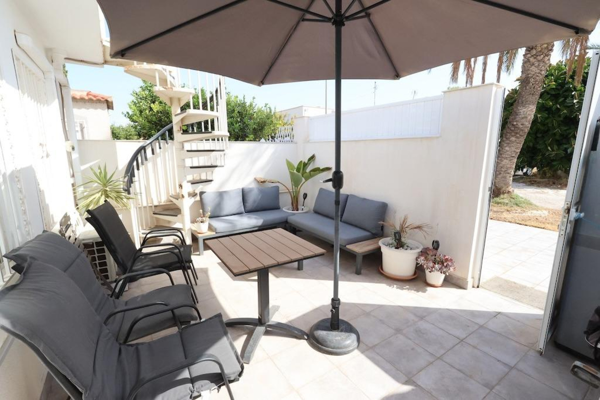 Resale - Bungalow -
Torrevieja - Costa Blanca
