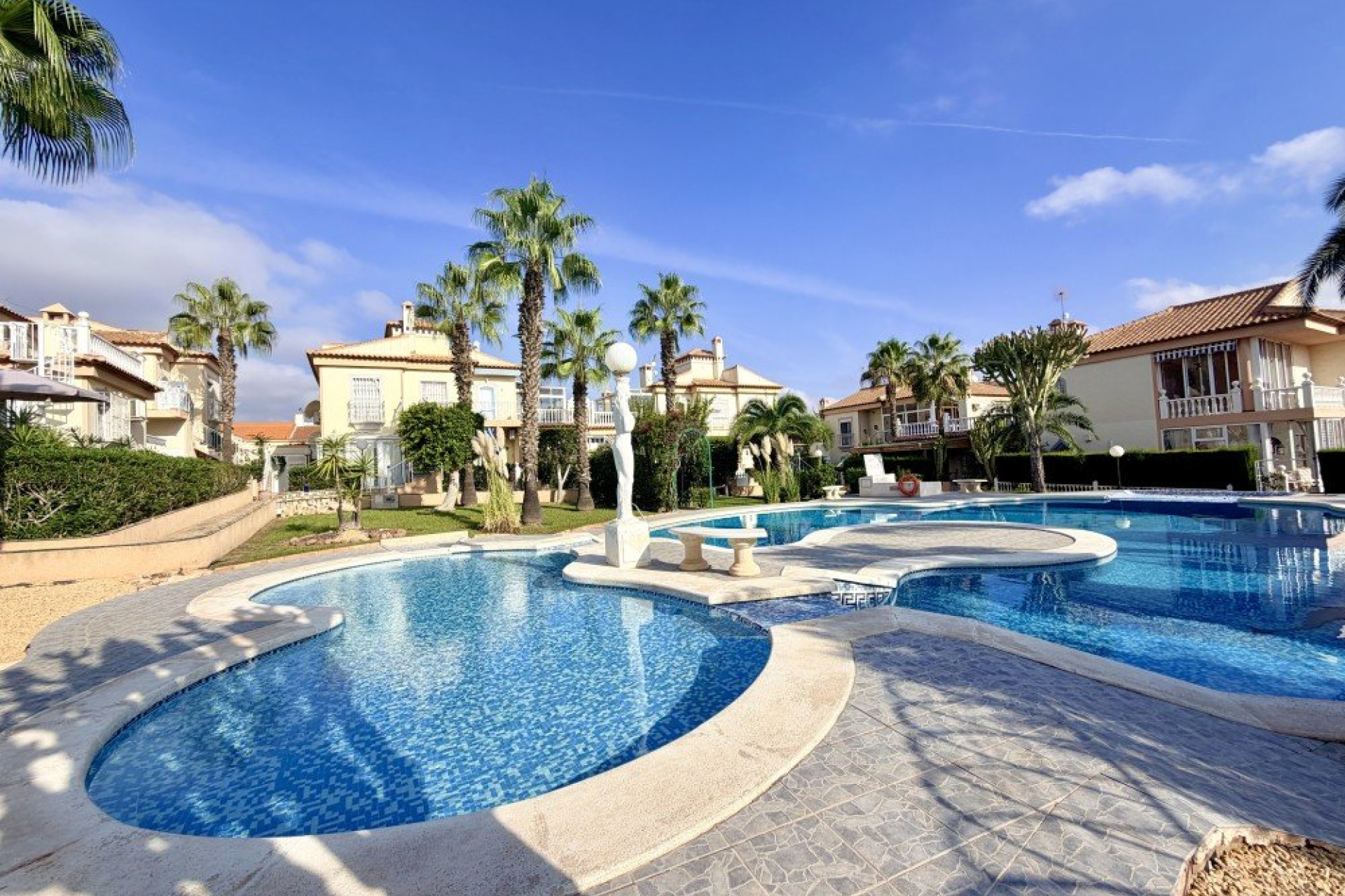 Resale - Bungalow -
Torrevieja - Costa Blanca