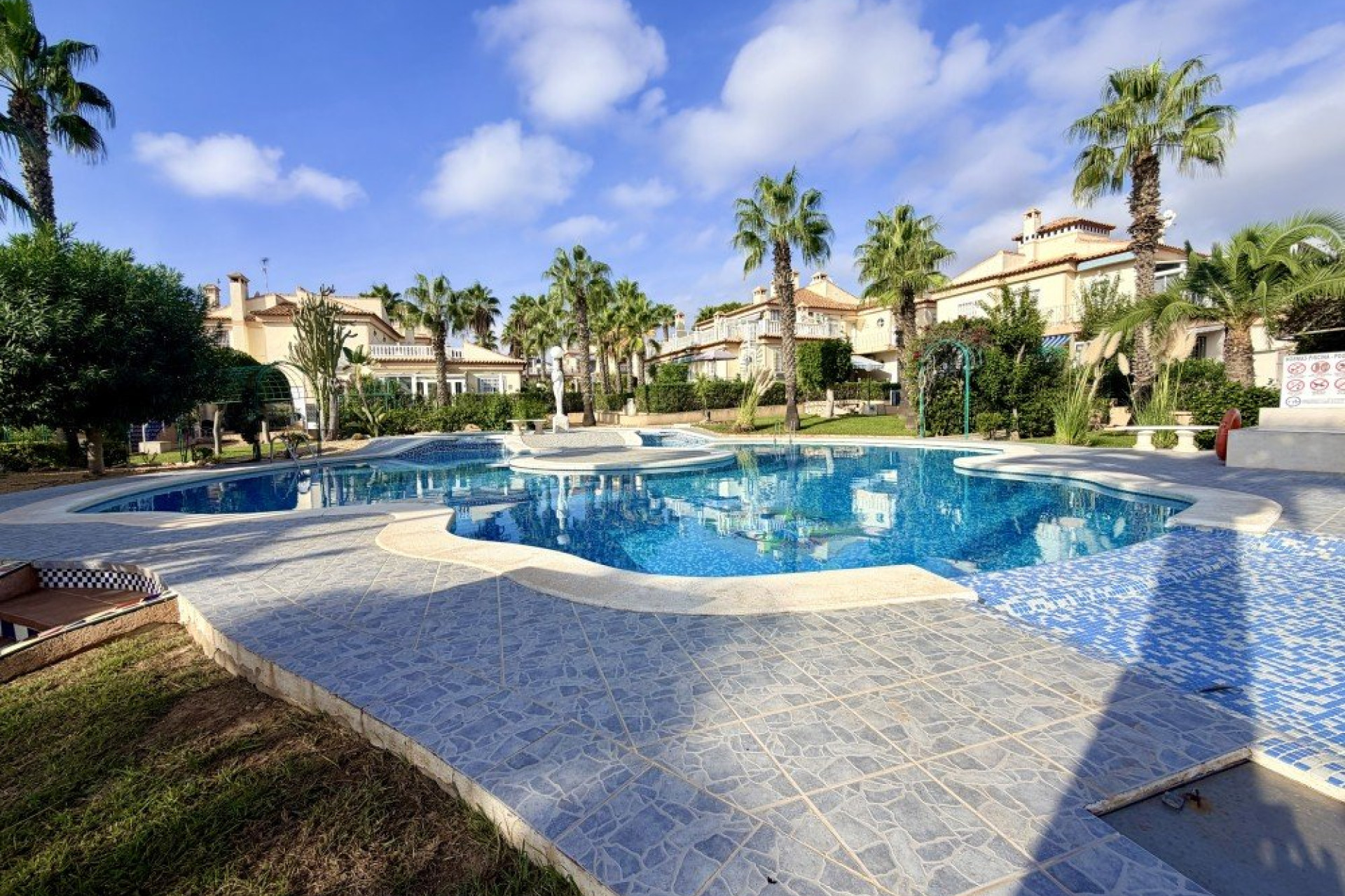Resale - Bungalow -
Torrevieja - Costa Blanca