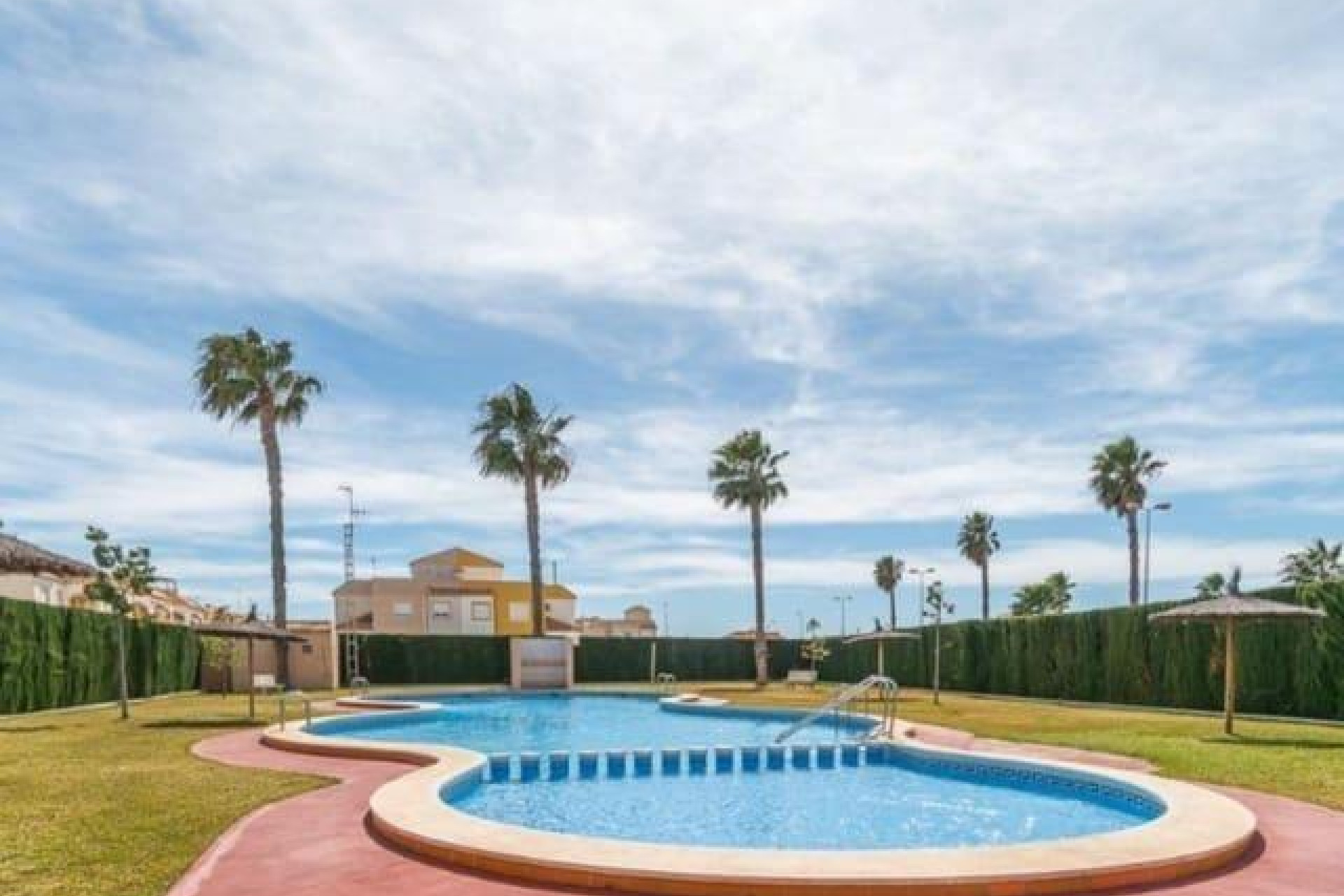 Resale - Bungalow -
Torrevieja - El Limonar