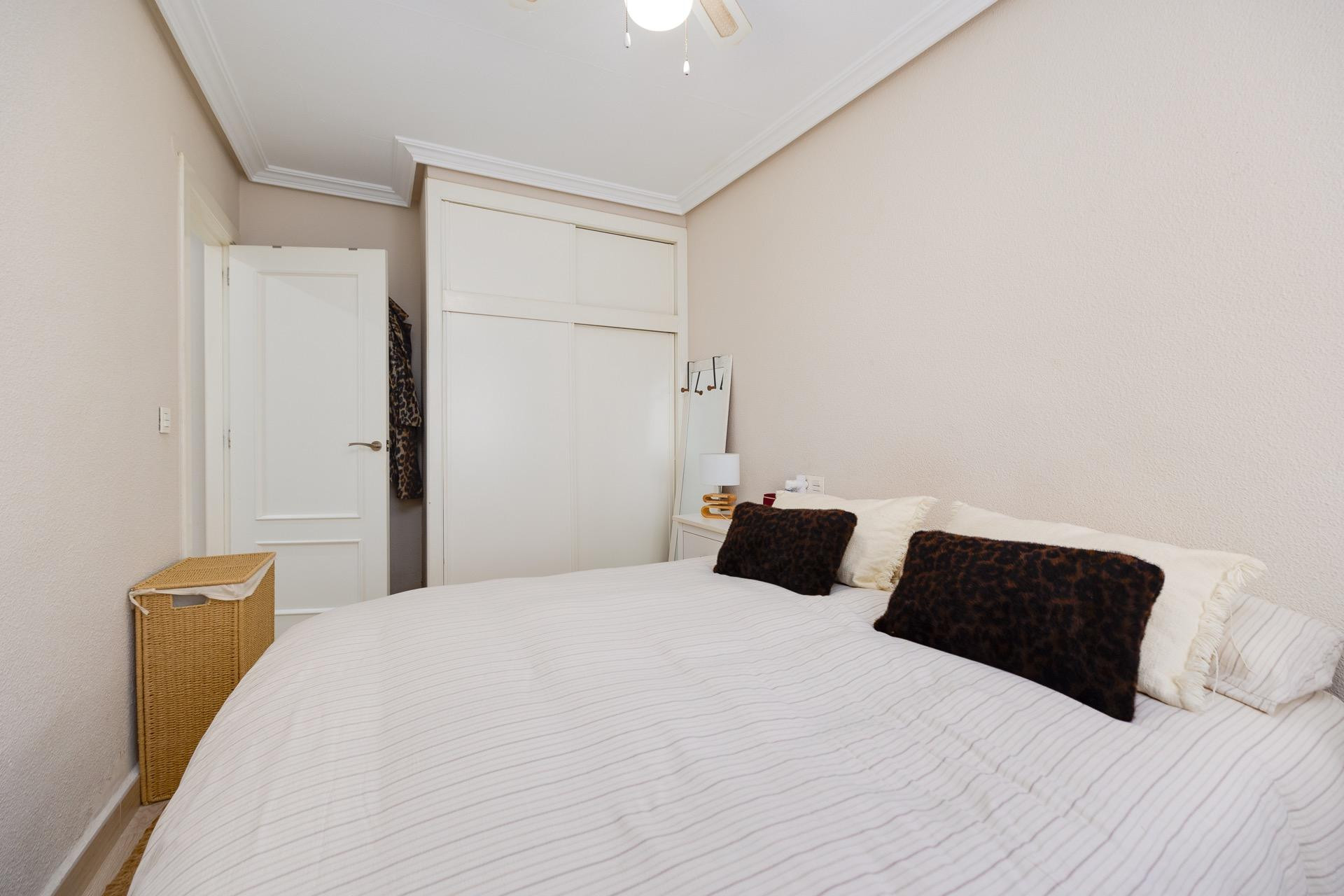 Resale - Bungalow -
Torrevieja - Playa de los Naufragos