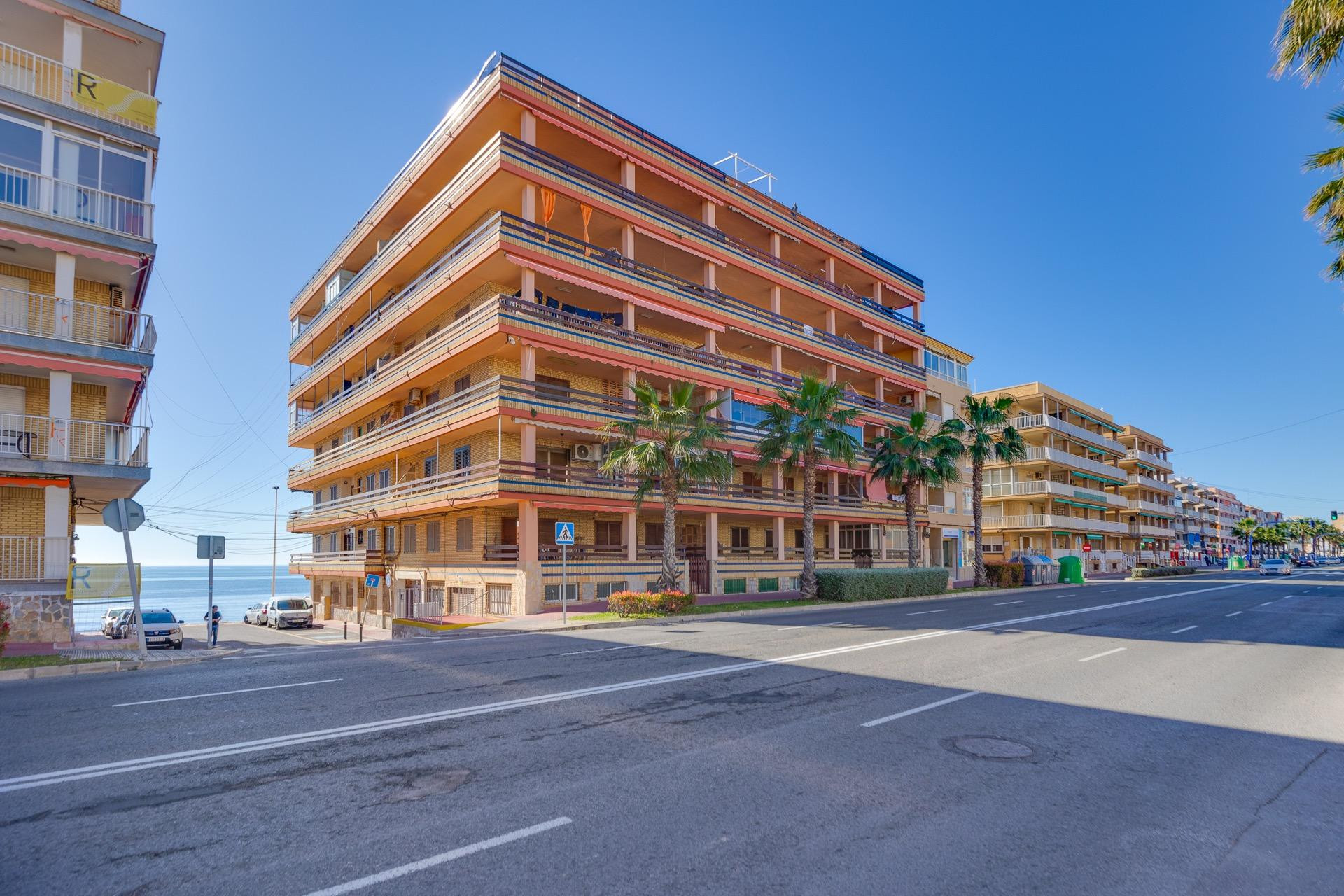 Resale - Bungalow -
Torrevieja - Playa de los Naufragos