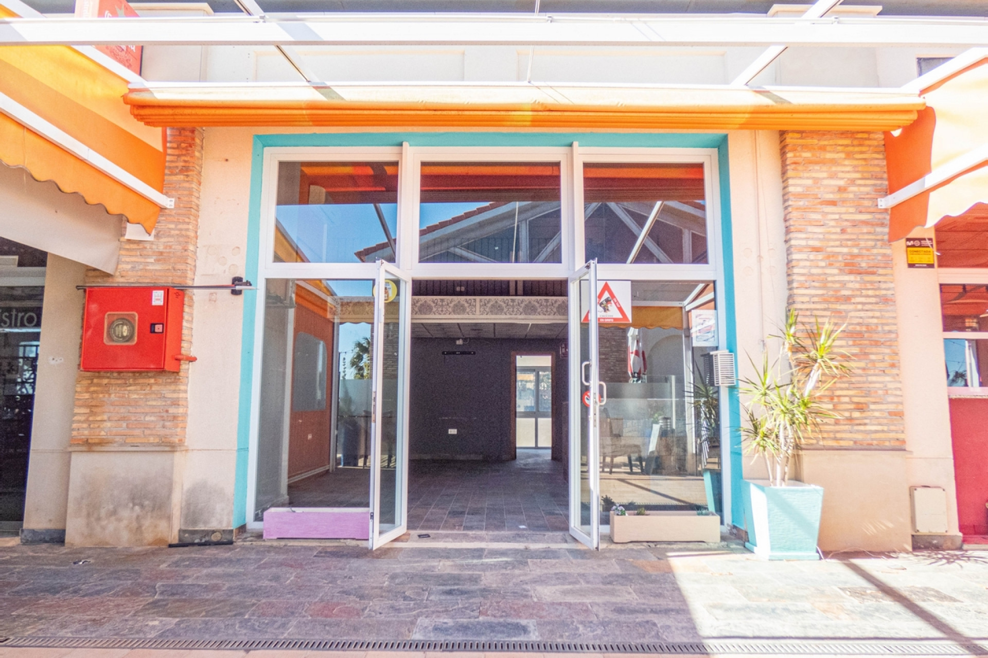 Resale - Commercial -
Algorfa