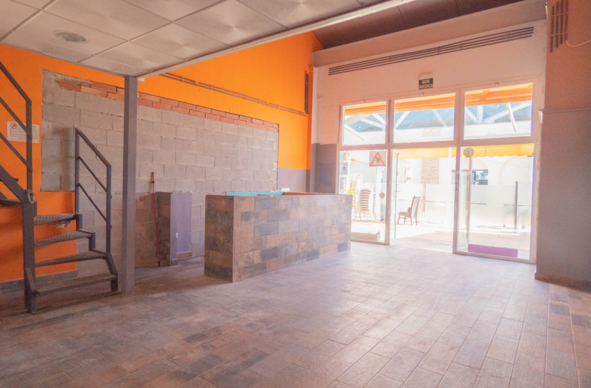 Resale - Commercial -
Algorfa