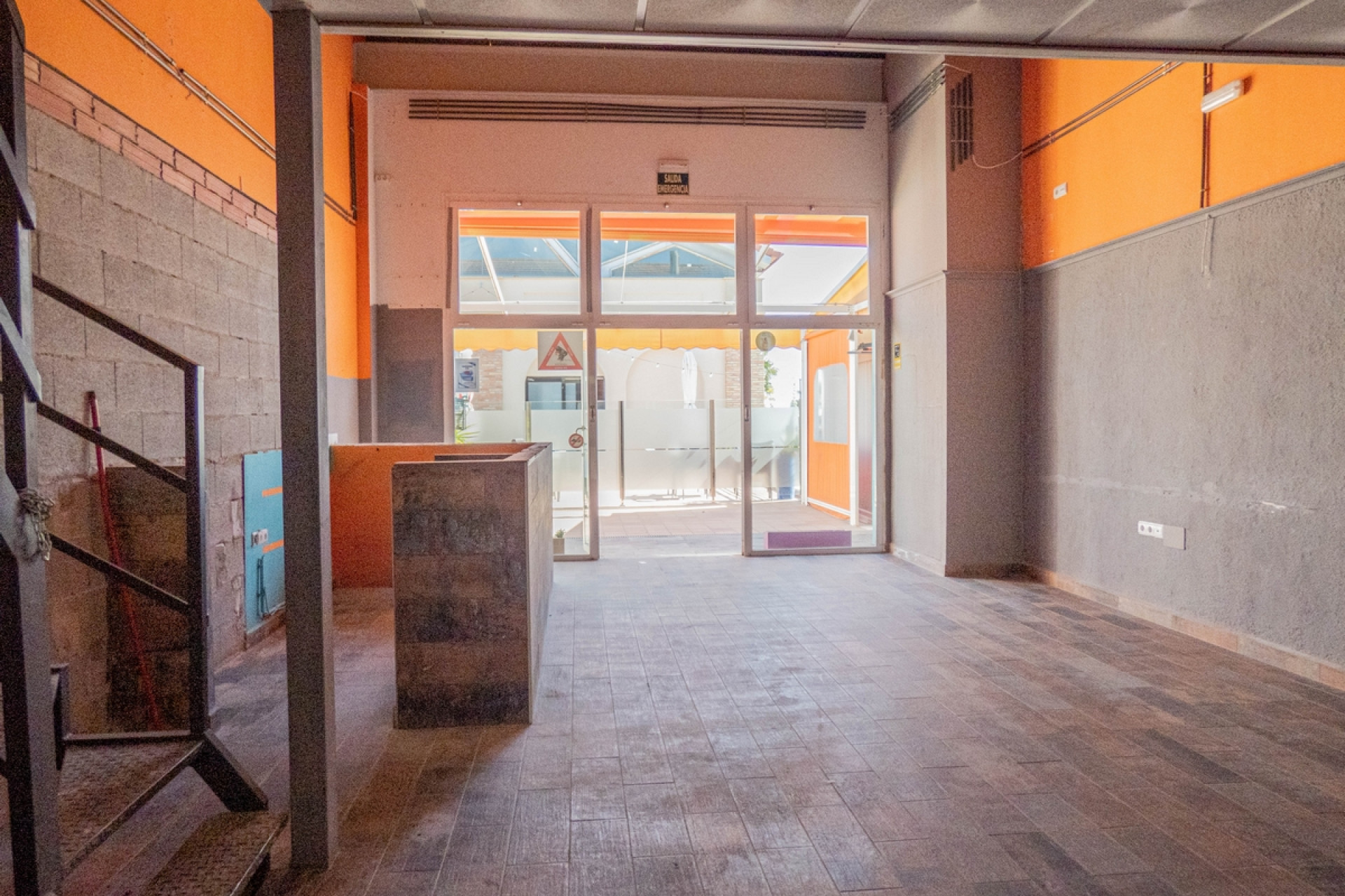 Resale - Commercial -
Algorfa