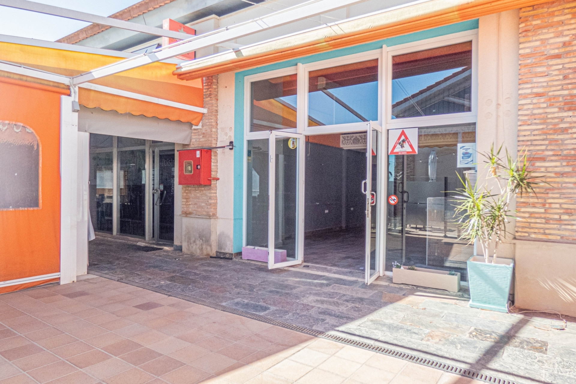 Resale - Commercial -
Algorfa