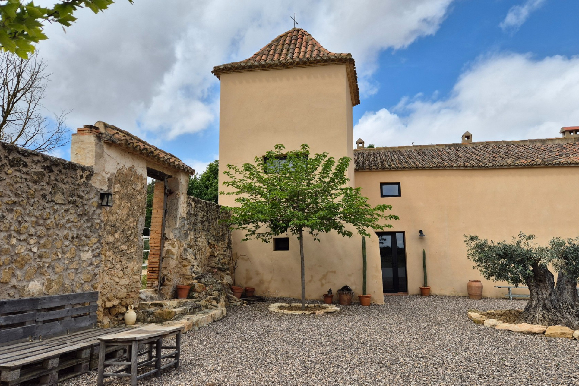 Resale - Commercial -
Almansa