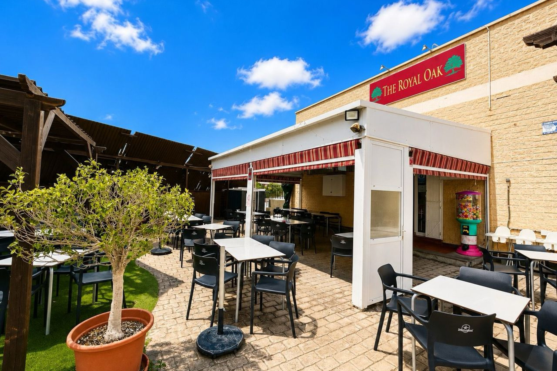Resale - Commercial -
Villamartín
