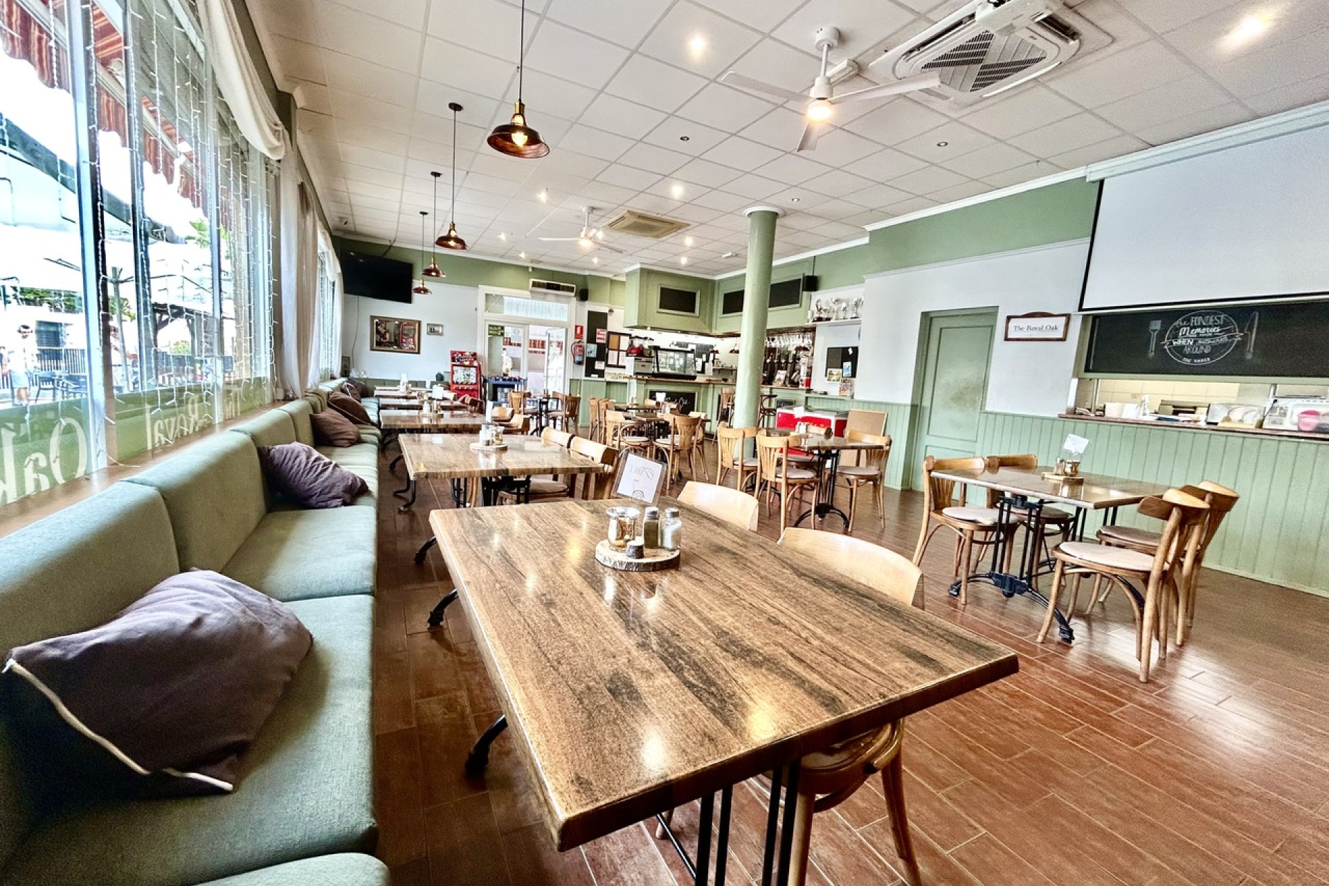 Resale - Commercial -
Villamartín