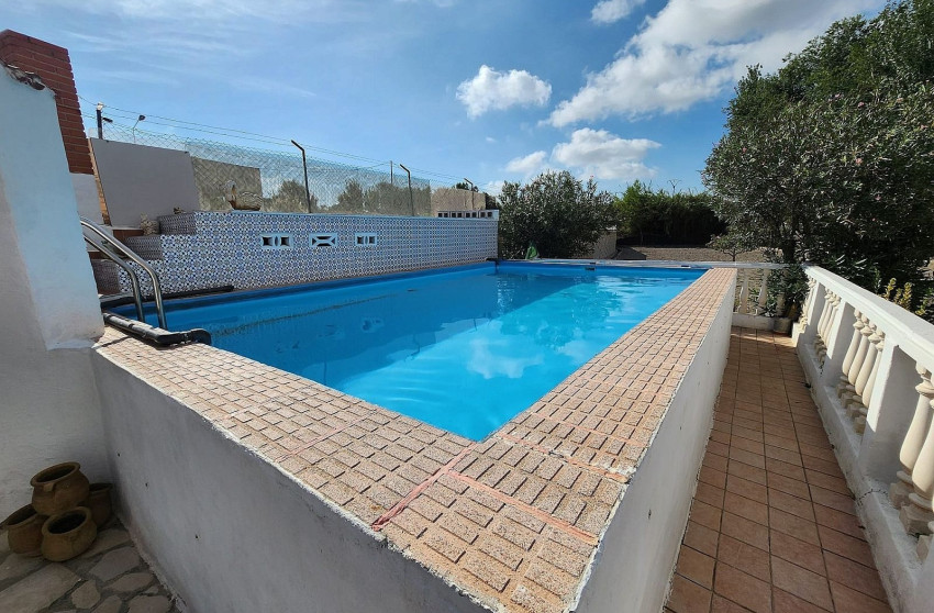 Resale - Detached Villa -
Sax