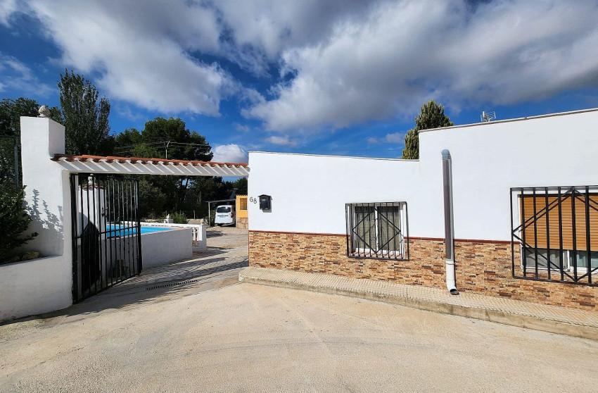 Resale - Detached Villa -
Sax