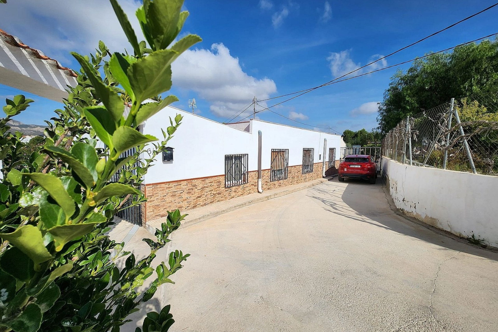 Resale - Detached Villa -
Sax