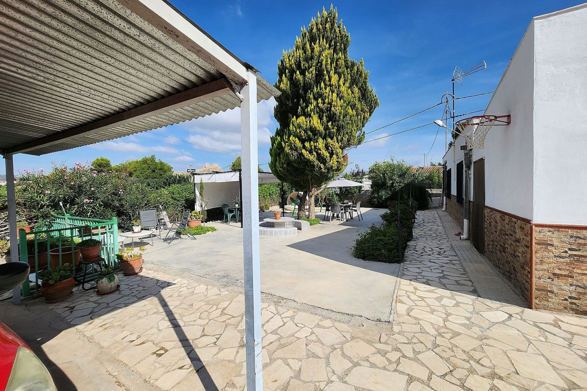 Resale - Detached Villa -
Sax