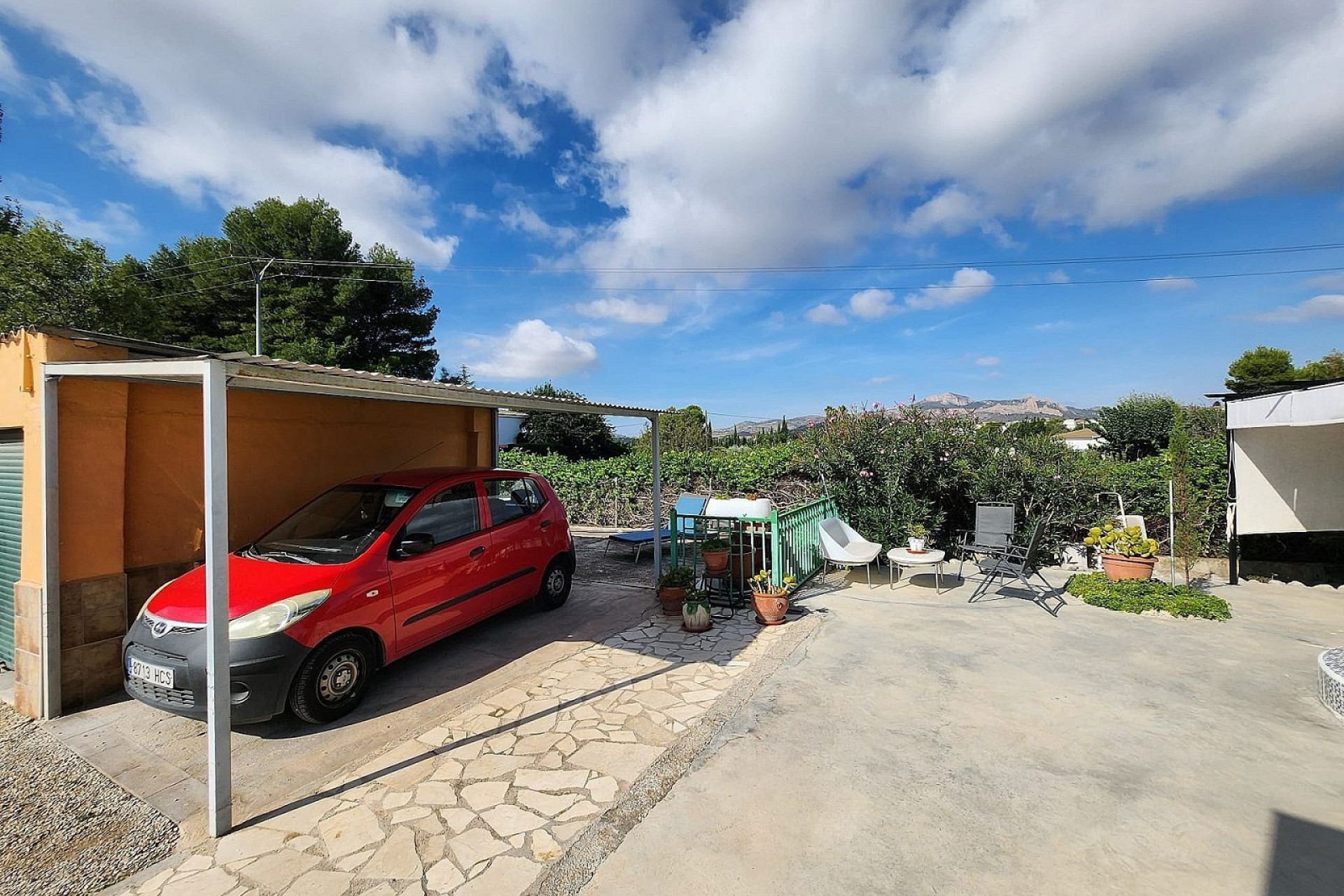 Resale - Detached Villa -
Sax