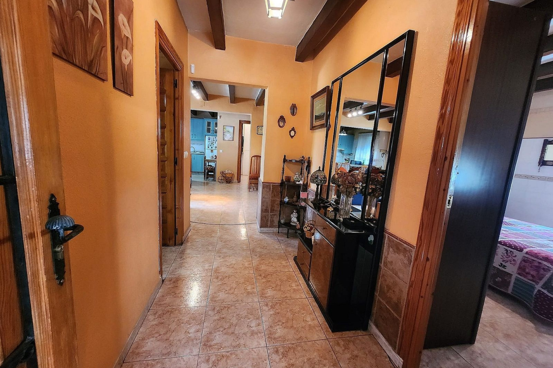 Resale - Detached Villa -
Sax