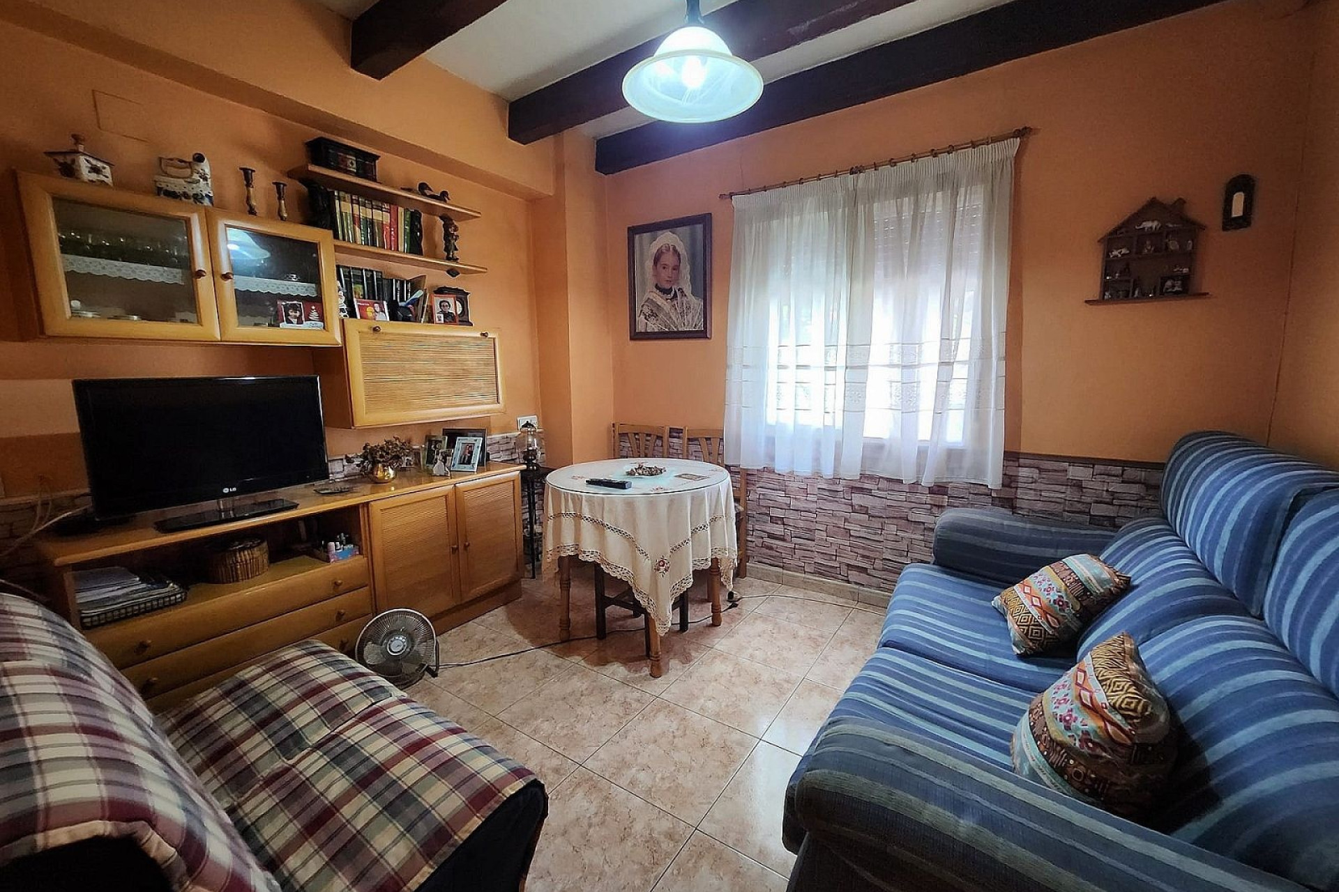 Resale - Detached Villa -
Sax