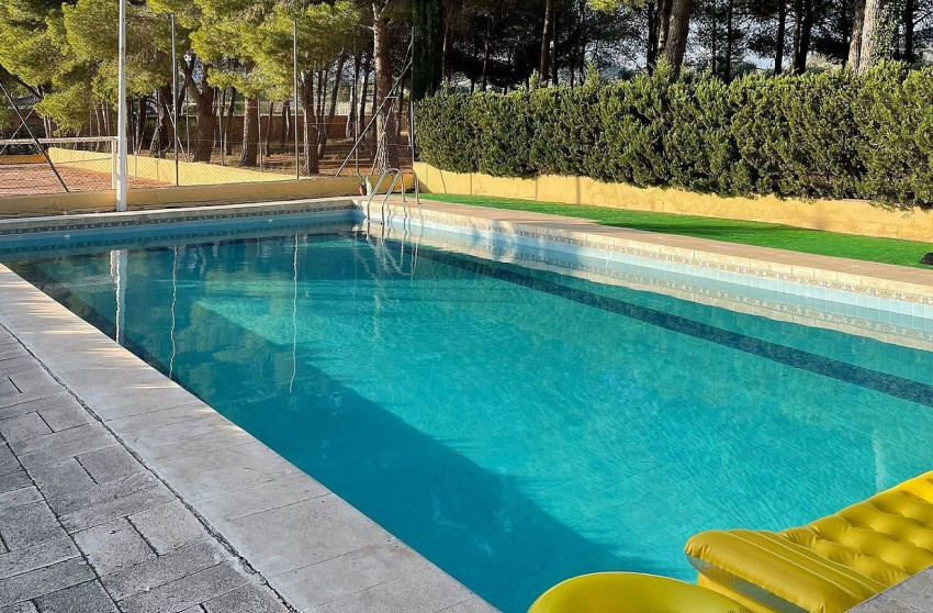 Resale - Detached Villa -
Sax