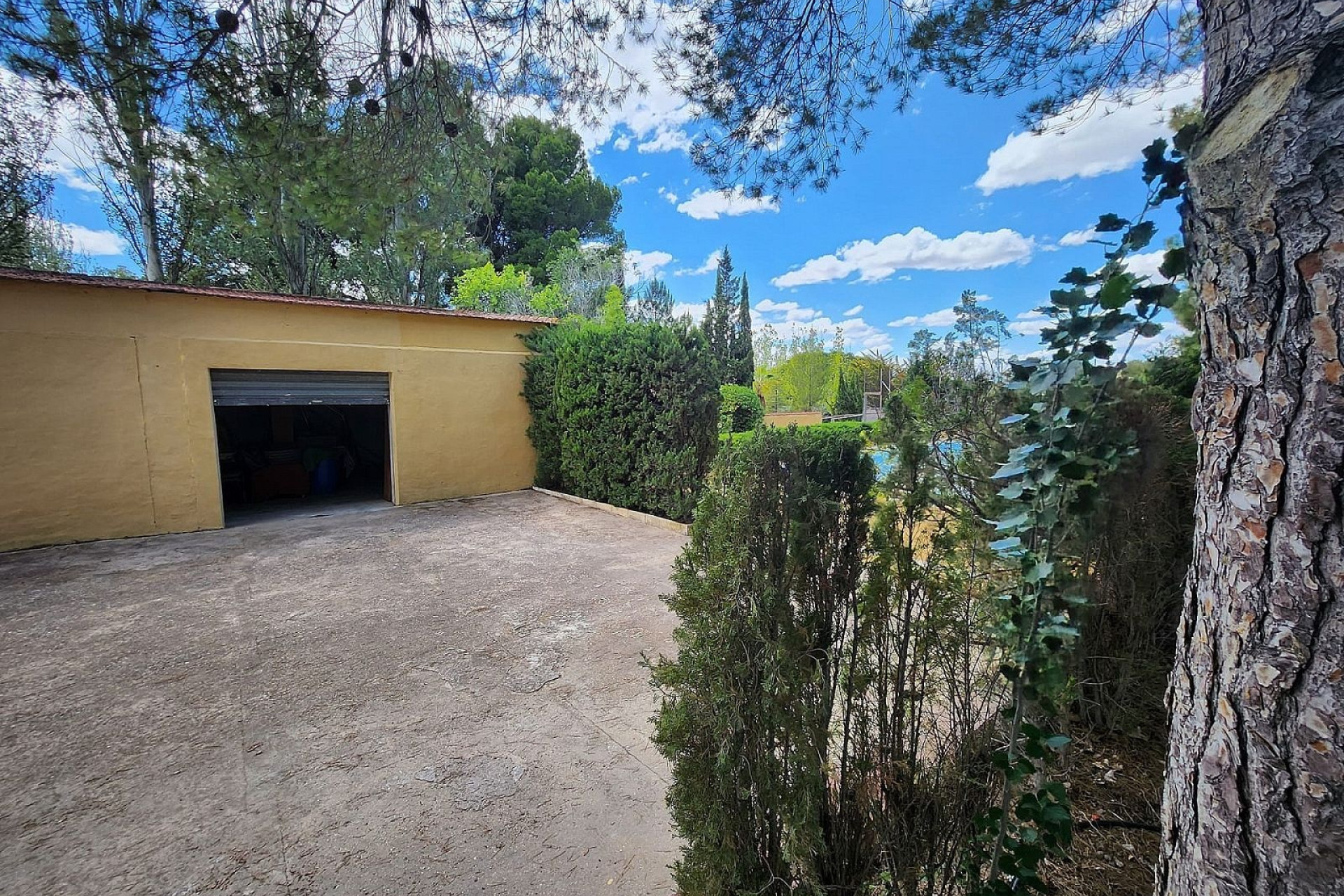 Resale - Detached Villa -
Sax